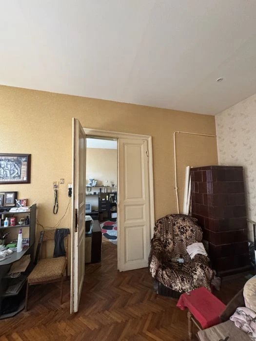 Продається 4-кімнатна квартира по вул. Переяславській