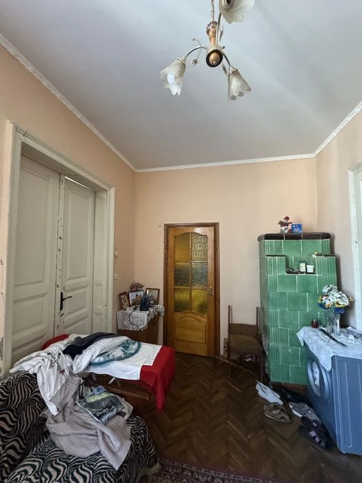 Продається 4-кімнатна квартира по вул. Переяславській