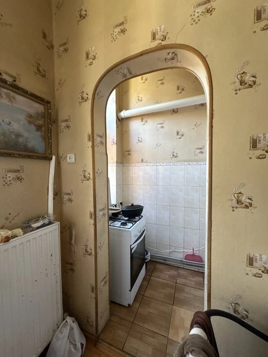 Продається 4-кімнатна квартира по вул. Переяславській