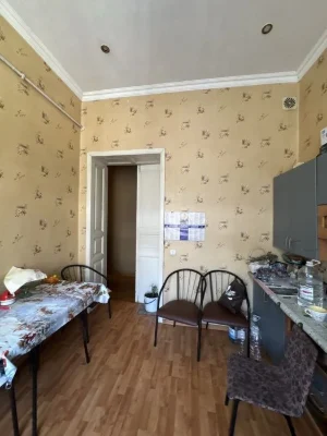 Продається 4-кімнатна квартира по вул. Переяславській