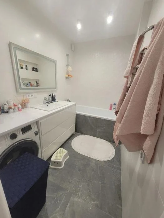 Продаж 2 кімн.квартира 66.80 м² 9/10ц вул.Малоголосківська 1