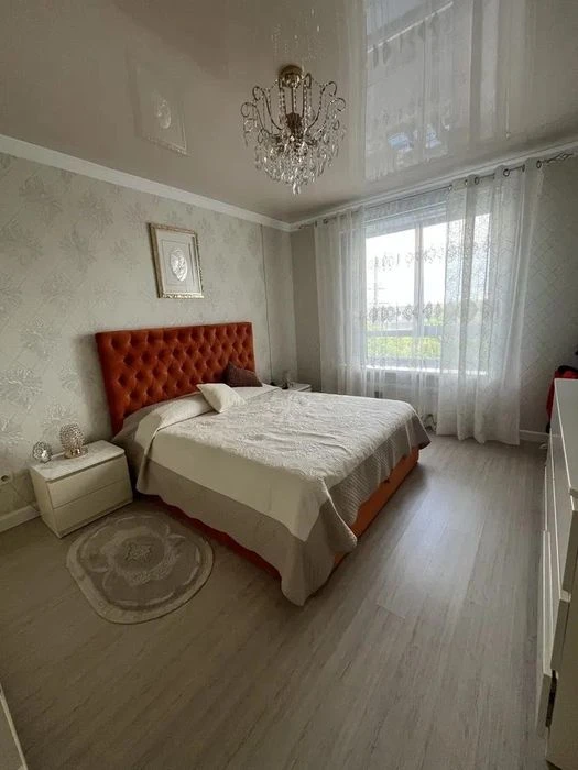 Продаж 2 кімн квартира 67 м² 4/10 вул.Богдана Хмельницького