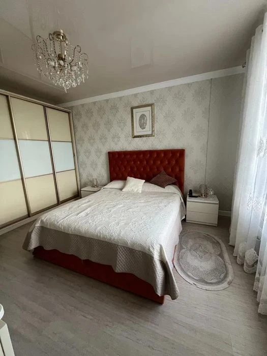 Продаж 2 кімн квартира 67 м² 4/10 вул.Богдана Хмельницького
