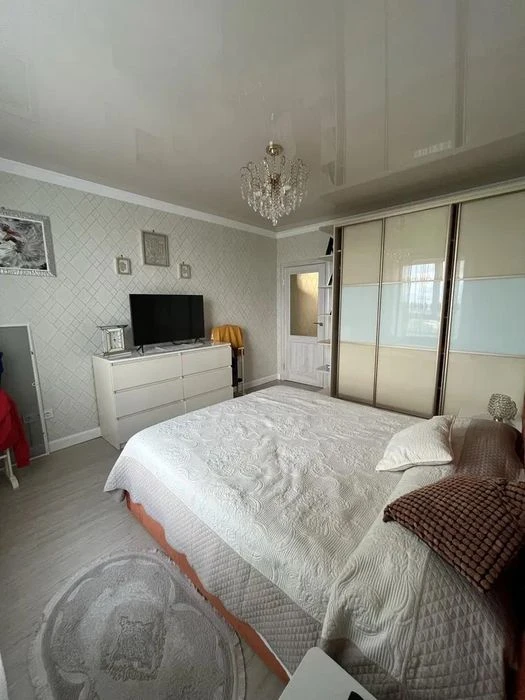 Продаж 2 кімн квартира 67 м² 4/10 вул.Богдана Хмельницького