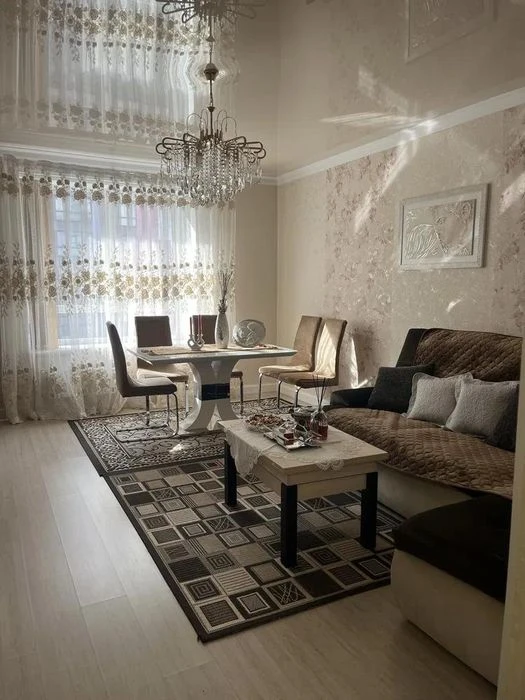 Продаж 2 кімн квартира 67 м² 4/10 вул.Богдана Хмельницького