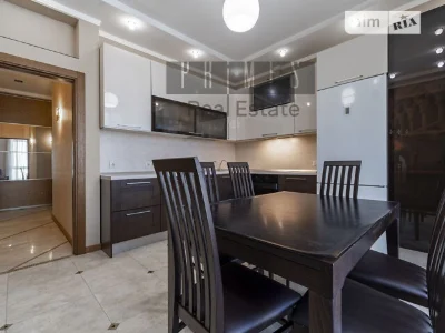 Продаж 1к квартири 56 кв. м на вул. Андрія Верхогляда 14 • I