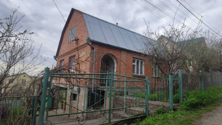 Будинок із великою ділянкою в Ружичній!