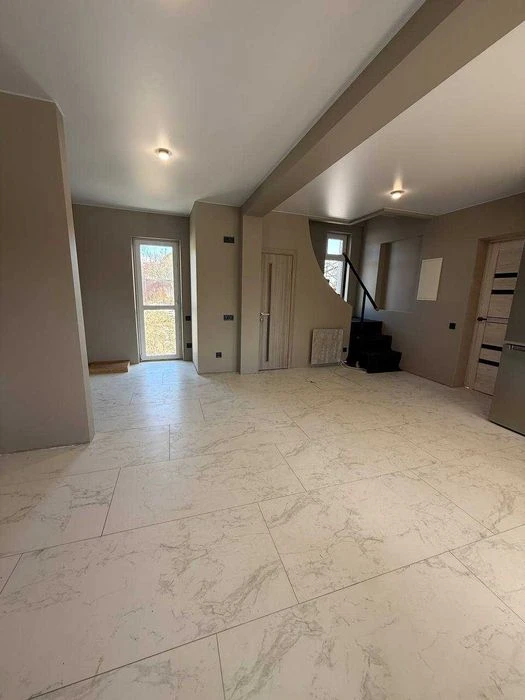 Сучасний будинок для життя та відпочинку!