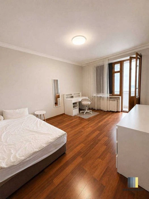 Продам 3-кім квартиру площею 86,5 м² за адресою вул. Писарже