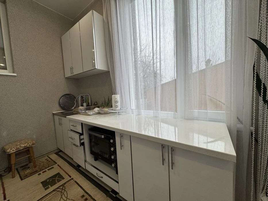 Продаж добротного  будинку, зі своїм СТО , поруч Летичева