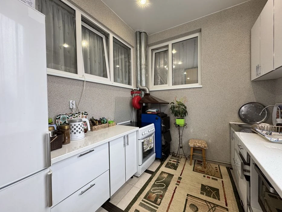 Продаж добротного  будинку, зі своїм СТО , поруч Летичева