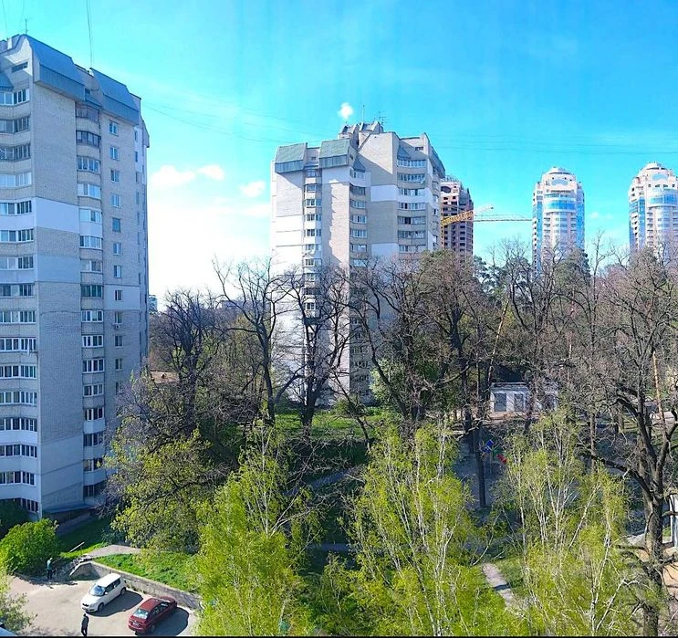 Продаж земельної ділянки у центрі Києва, Святошино, під бага