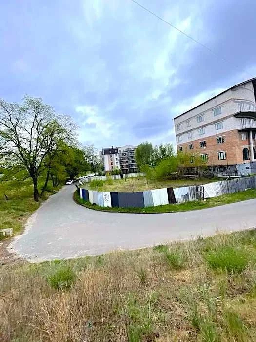 Продаж земельної ділянки під житло, бізнес центр та іншу ком