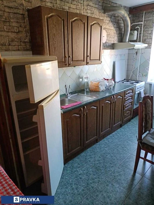 ТЕРМІНОВО! Простора 3 кімнатна квартира 74м2, біля 17 школи!