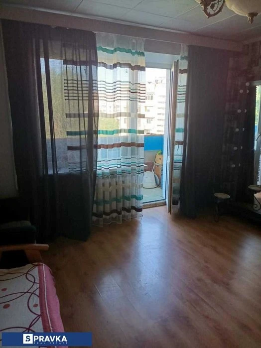 ТЕРМІНОВО! Простора 3 кімнатна квартира 74м2, біля 17 школи!