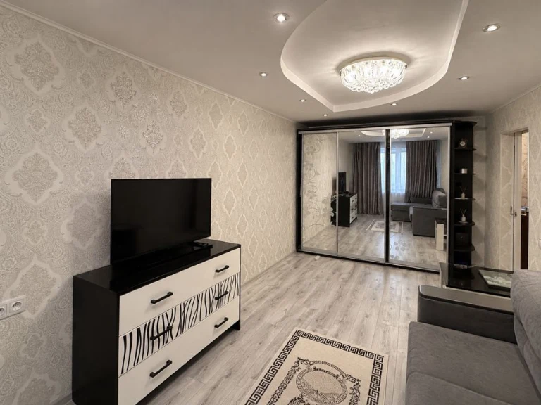 1-кімнатна квартира з ремонтом, Черемушки 32 м²