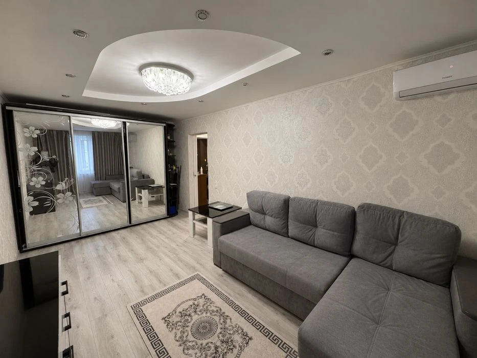 1-кімнатна квартира з ремонтом, Черемушки 32 м²