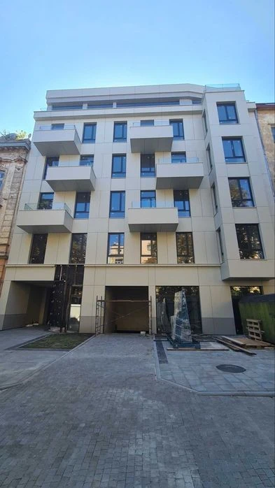 Продаж квартири на вул. Коновальця