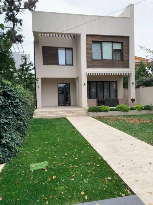 Luxury HOUSE for sale on French Boulevard!