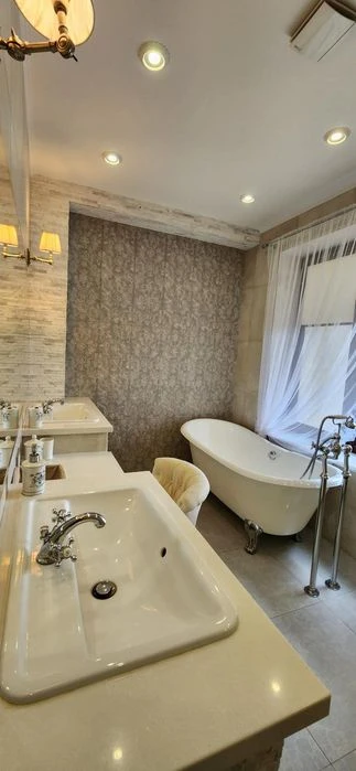 Luxury HOUSE for sale on French Boulevard!