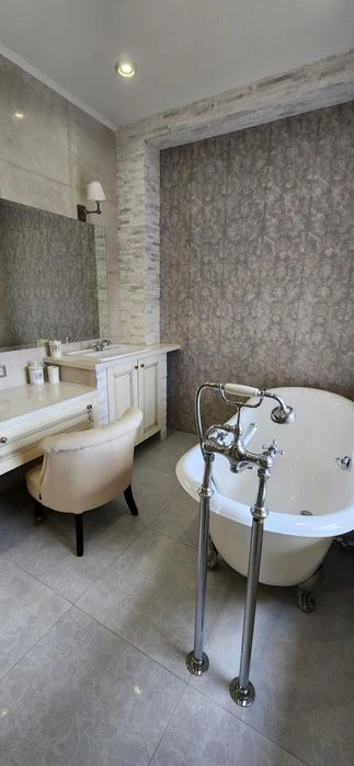 Luxury HOUSE for sale on French Boulevard!