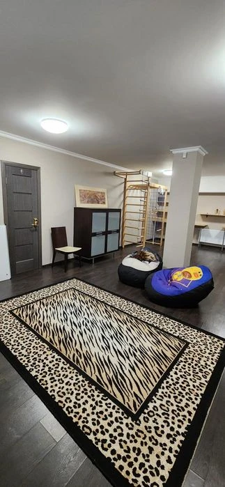 Luxury HOUSE for sale on French Boulevard!