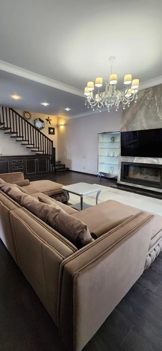 Luxury HOUSE for sale on French Boulevard!