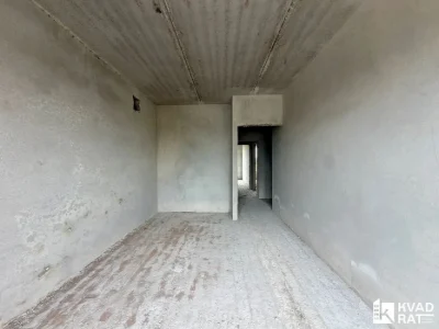 Готова 2 кім квартира біля Коновальця, 3 поверх, двостороння