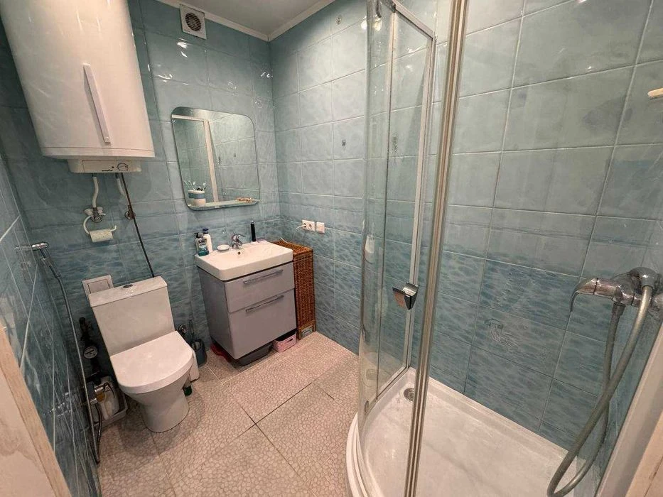 Продам 3к квартиру 75 кв м в высотке на Лагерке в Днепре Пол