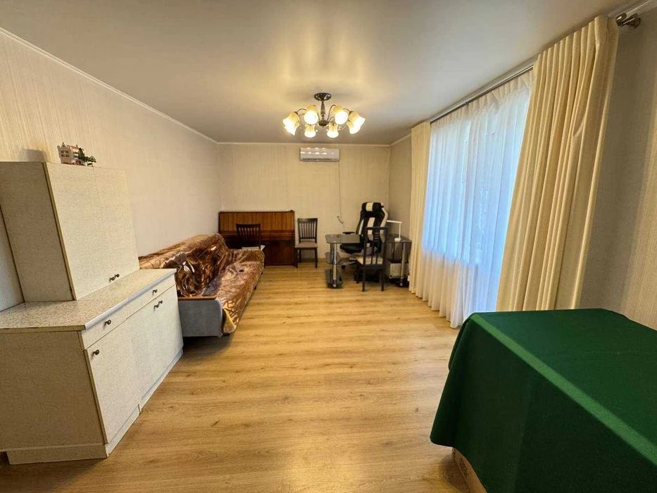 Продам 3к квартиру 75 кв м в высотке на Лагерке в Днепре Пол