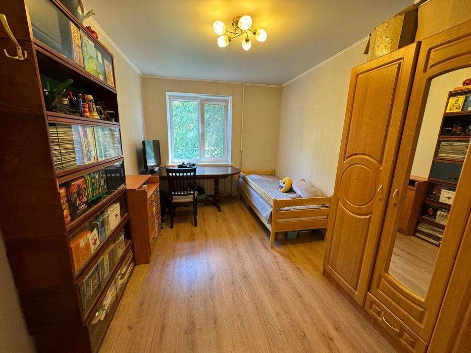 Продам 3к квартиру 75 кв м в высотке на Лагерке в Днепре Пол