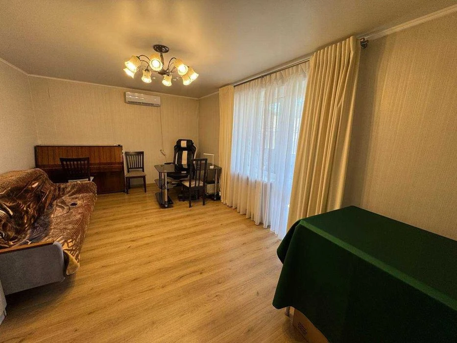Продам 3к квартиру 75 кв м в высотке на Лагерке в Днепре Пол