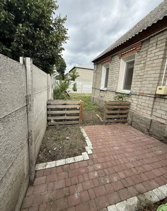 Дом возле метро Холодная гора