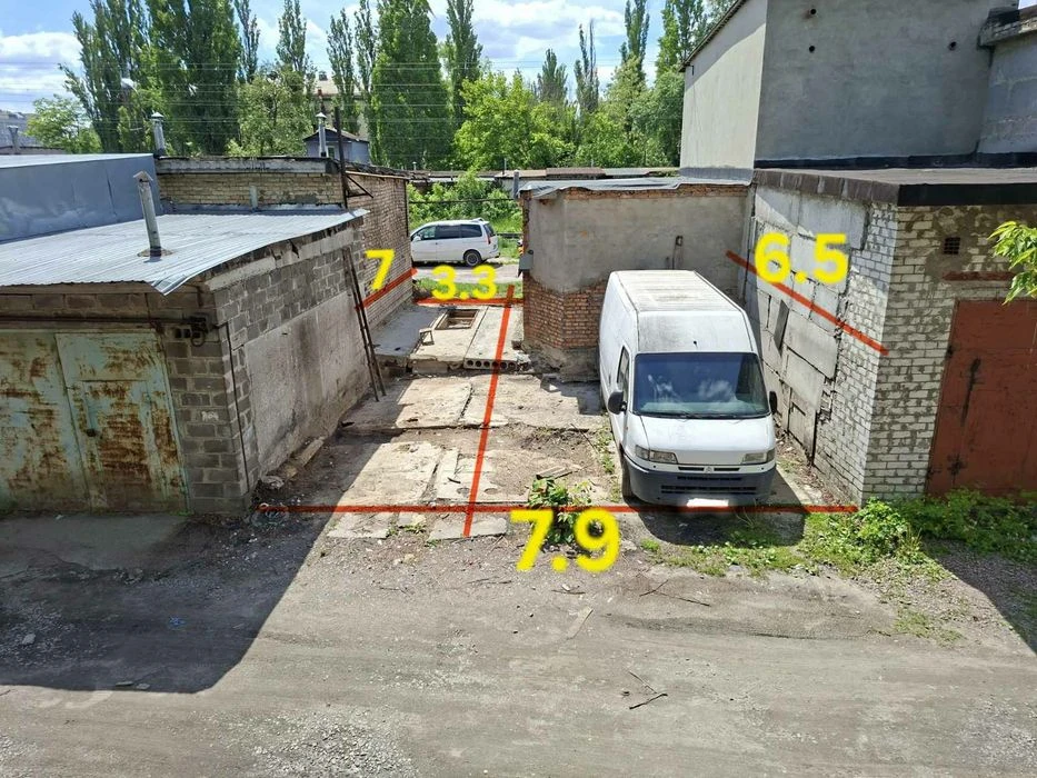 Участок під гараж на 3шт одразу.