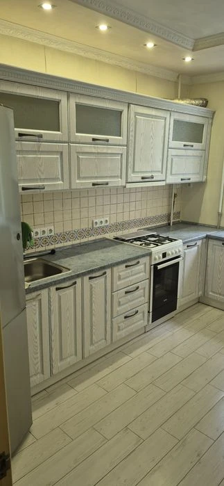 Продам гарну 3 кімнатну квартиру на вулиці Ковпака поверх 4