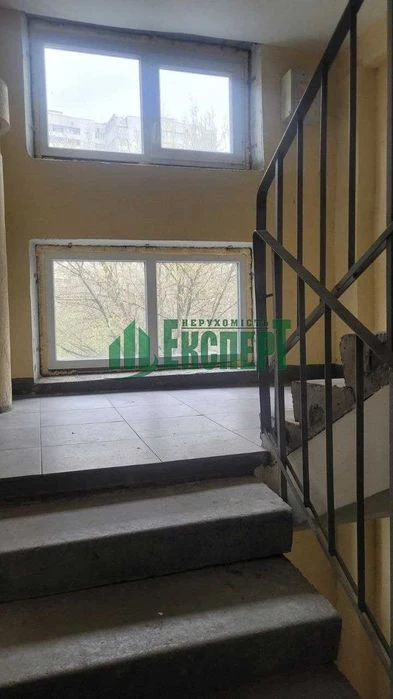 Two-room apartment for sale on S. Saltovka, Metrostroiteley Street