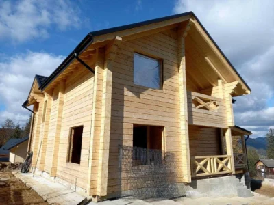 Будинок із натурального дерева