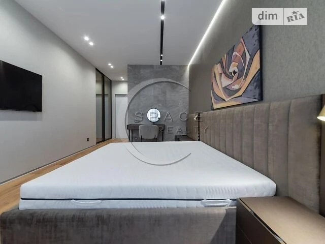 Sale of 6-room apartment 204 sq. m. on Andriy Verkhoglyada St. 15B •