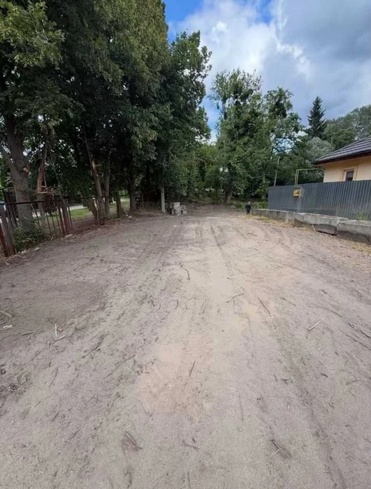 9 сот під забудову біля річки Тетерів (Гідропарк).Є будпаспо