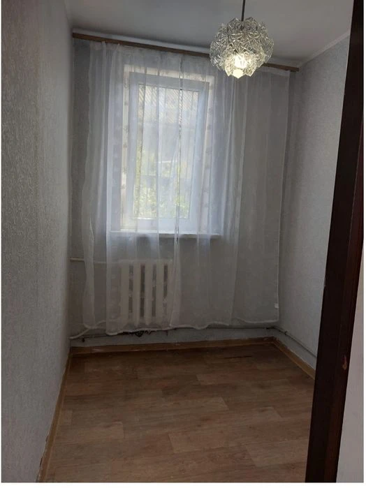 Продаеться невеликий двокiмнатний будинок в Лiсках