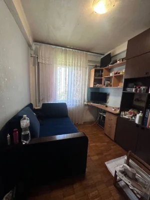 Трикімнатна квартира 50 метрів біля НАУ. Квартира під ремонт