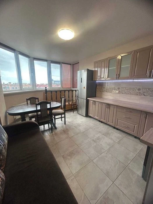 Продаж 1-кімнатної квартири в новому ЖК, 43 м², з меблями та