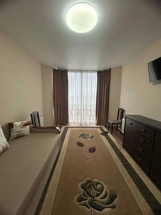 Продаж 1-кімнатної квартири в новому ЖК, 43 м², з меблями та