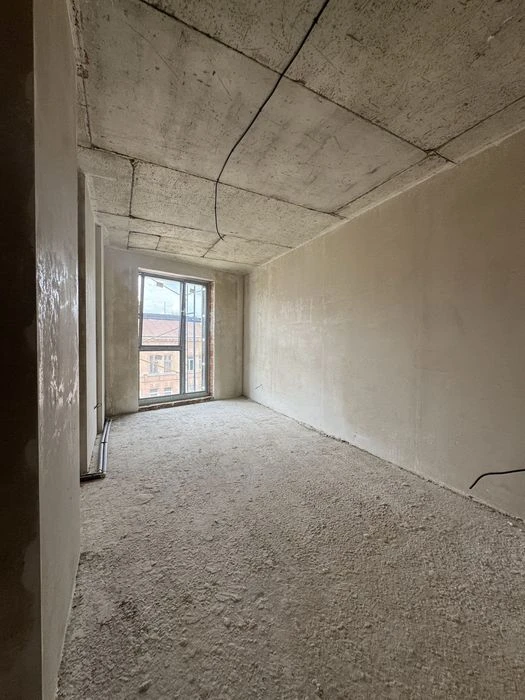 Продаж 2-кімнатної (85 м²) квартири в центрі Львова з балкон