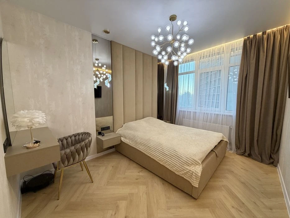 Велика двокімнатна 81 м.кв,  ЖК Атмосфера, комфортний поверх