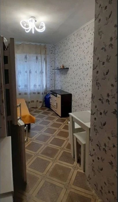Продам гостинку со своим санузлом ХТЗ ул.12 Апреля
