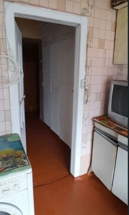 Продам гостинку со своим санузлом ХТЗ ул.12 Апреля