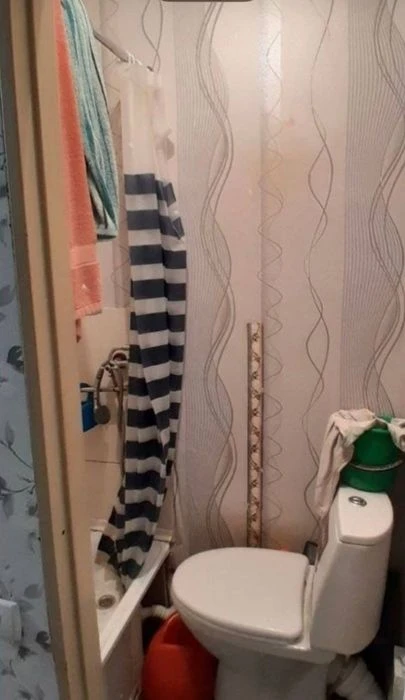 Продам гостинку со своим санузлом ХТЗ ул.12 Апреля