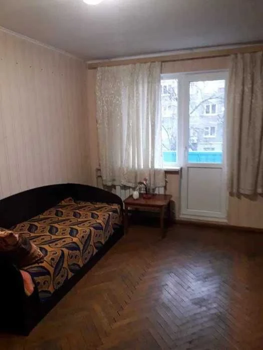 Продам 2 кв П. Поле, м. 23 Августа в кооперативном доме.