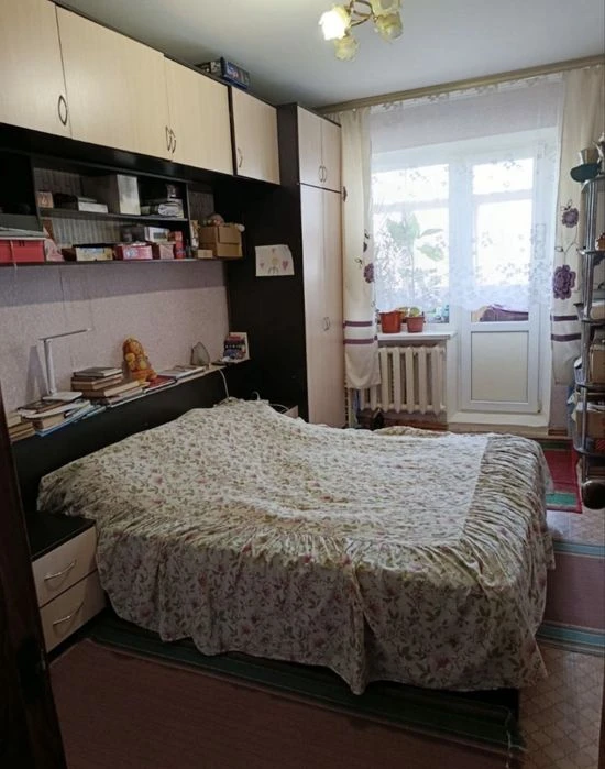 Квартира 4-х кімнатна,продаж,з меблями 9 мкр,6 поверх